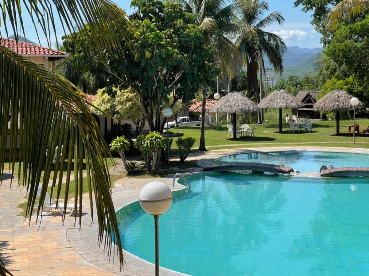 El Pantanal Hotel & Resort Puerto Quijarro  Exterior photo
